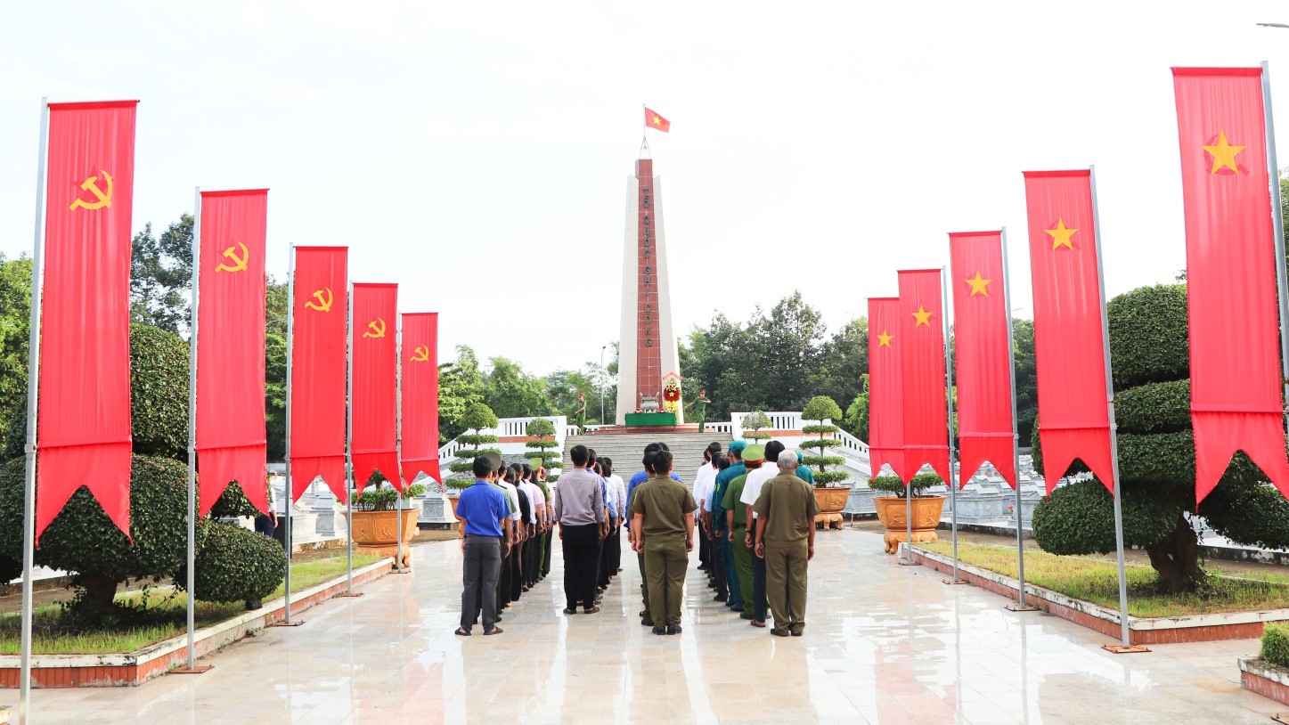 Xã Trà Cú họp mặt kỷ niệm 78 năm Ngày Thương binh – Liệt sĩ (27/7/1947 - 27/7/2025)
