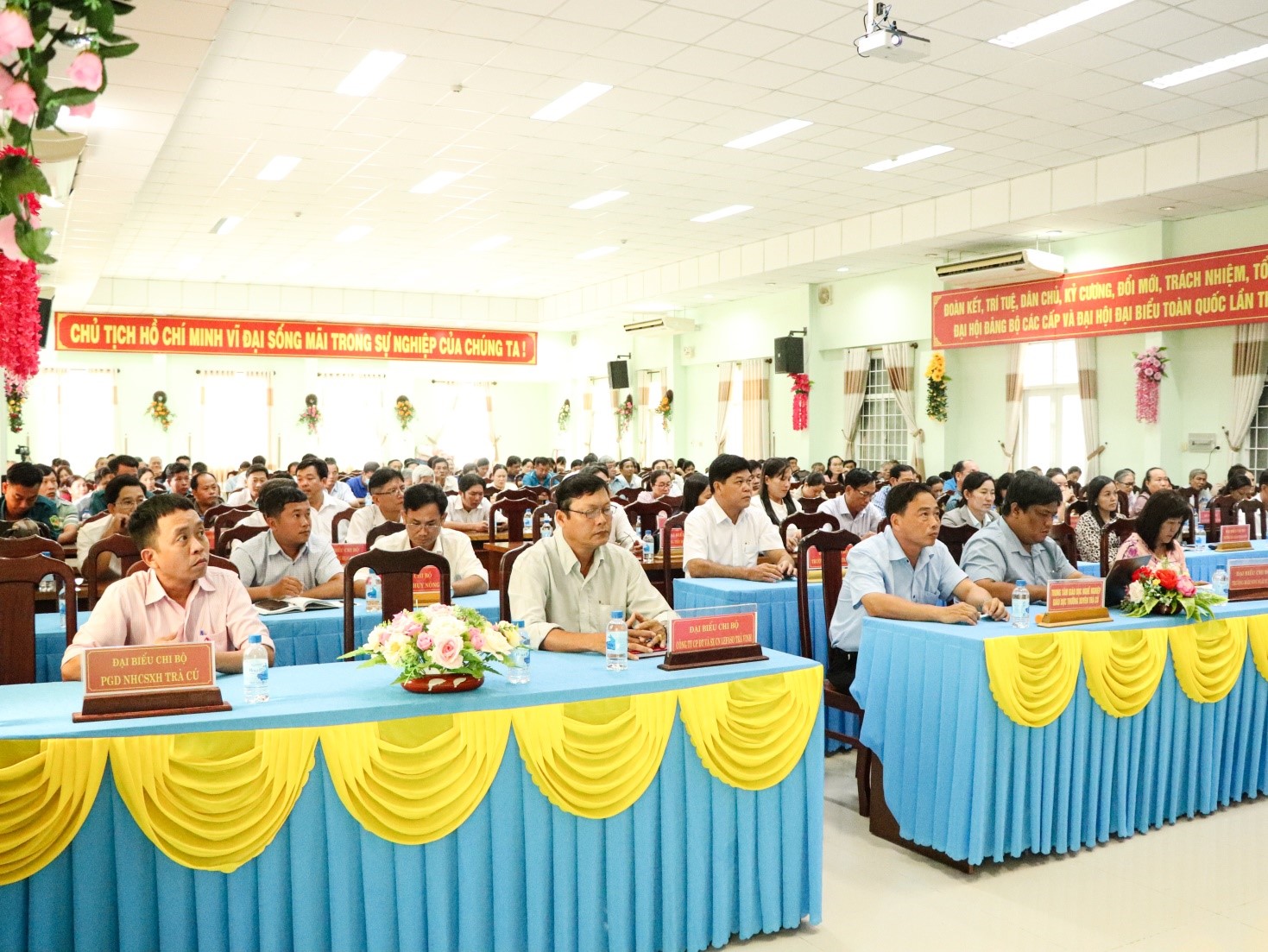 Trà Cú tổ chức điểm cầu Hội nghị trực tuyến nghiên cứu, học tập, quán triệt và triển khai thực hiện Nghị quyết số 79 và Nghị quyết số 80 của Bộ Chính trị