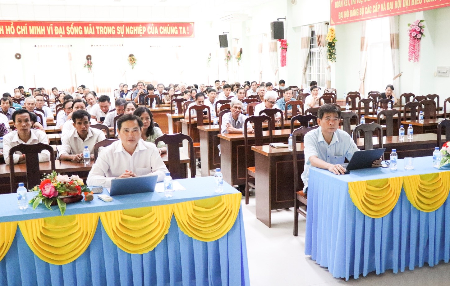 Trà Cú tổ chức nhiều điểm cầu trực tuyến Hội nghị nghiên cứu, học tập, quán triệt và triển khai thực hiện Nghị quyết số 10 về phát triển kinh tế có vốn đầu tư nước ngoài