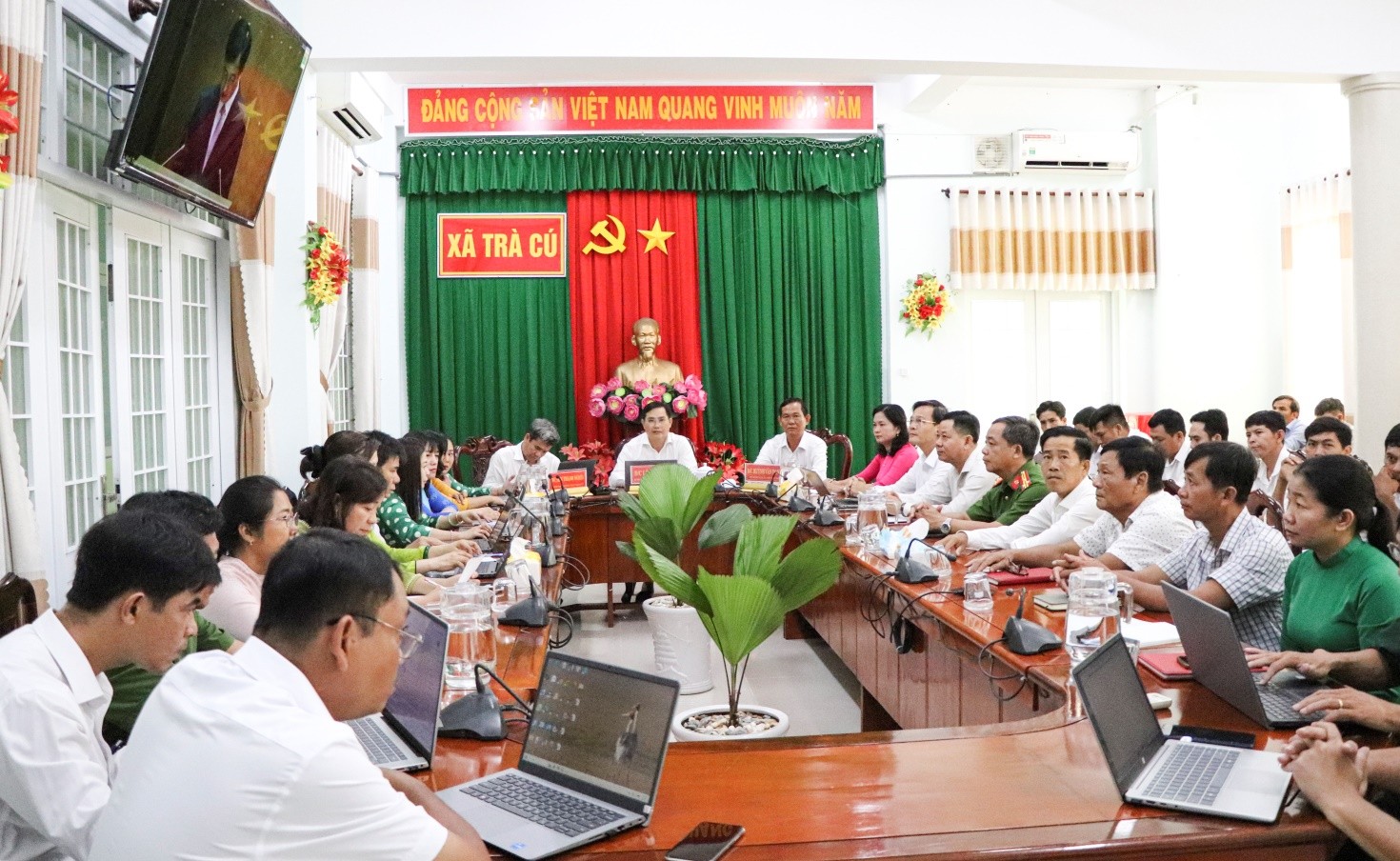 Bộ Chính trị tổ chức hội nghị sơ kết 01 năm vận hành mô hình tổ chức tổng thể của hệ thống chính trị và mô hình chính quyền 3 cấp