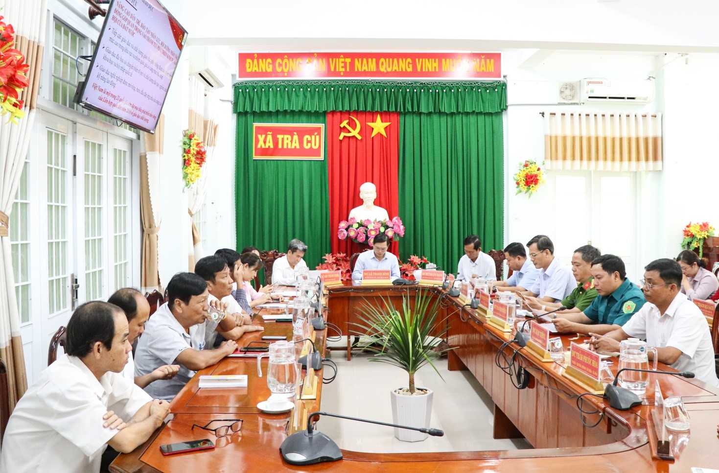 Trà Cú tổ chức trực tuyến “Hội nghị báo cáo viên Trung ương tháng 9/2025”