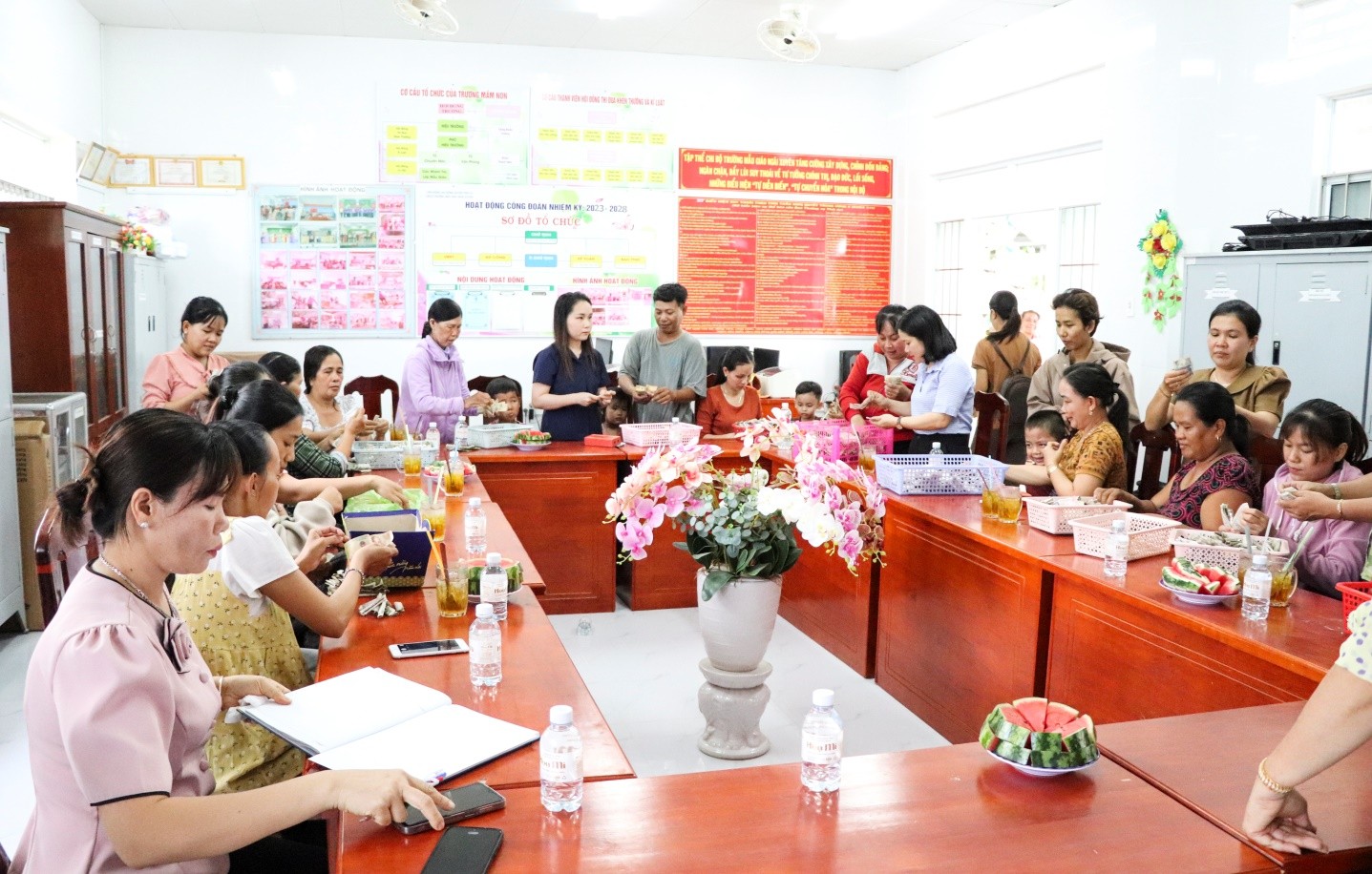 Trường Mầm non Ngãi Xuyên tổ chức Ngày hội khui heo đất khuyến học năm học 2025 - 2026