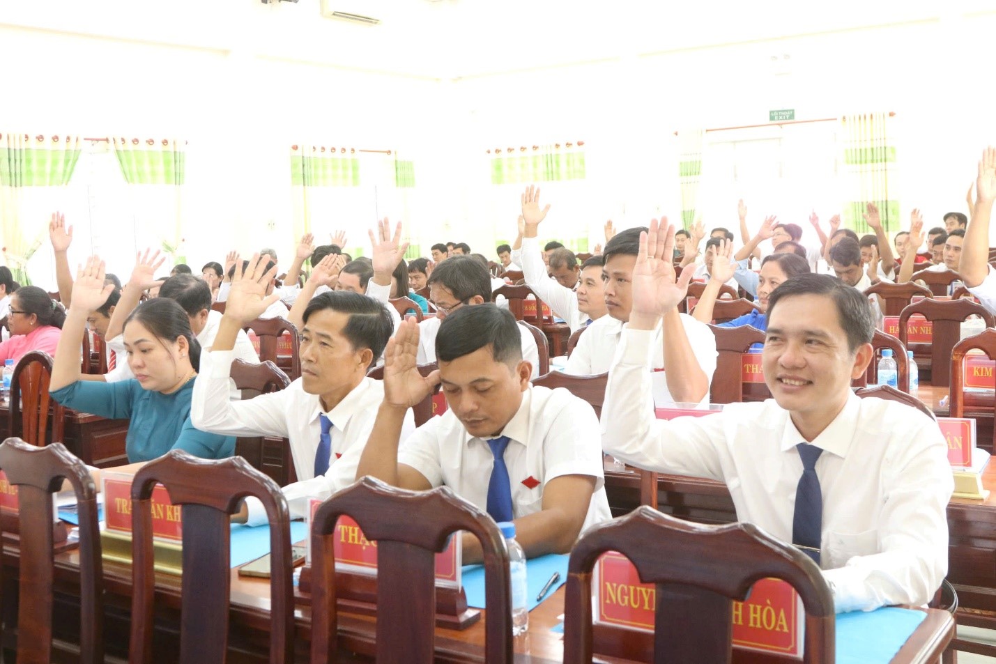 Kỳ họp thường lệ cuối năm 2025 – HĐND xã Trà Cú khóa I nhất trí thông qua 8 nghị quyết