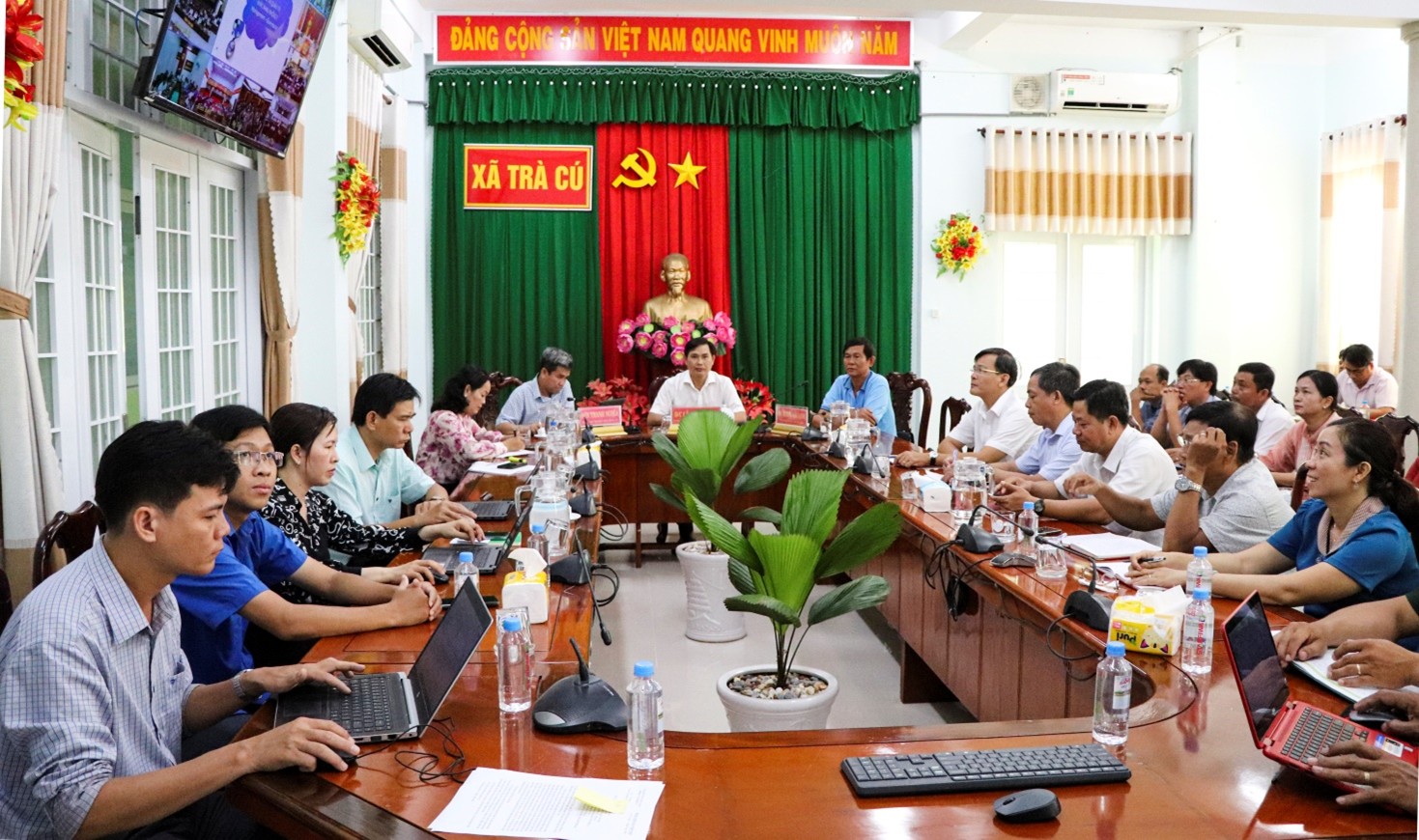 Đảng ủy xã Trà Cú tổ chức điểm cầu trực tuyến “Triển khai tổ chức lớp bồi dưỡng, nâng cao năng lực, xử lý tình huống thực tiễn đối với cán bộ cơ sở trên địa bàn tỉnh Vĩnh Long”