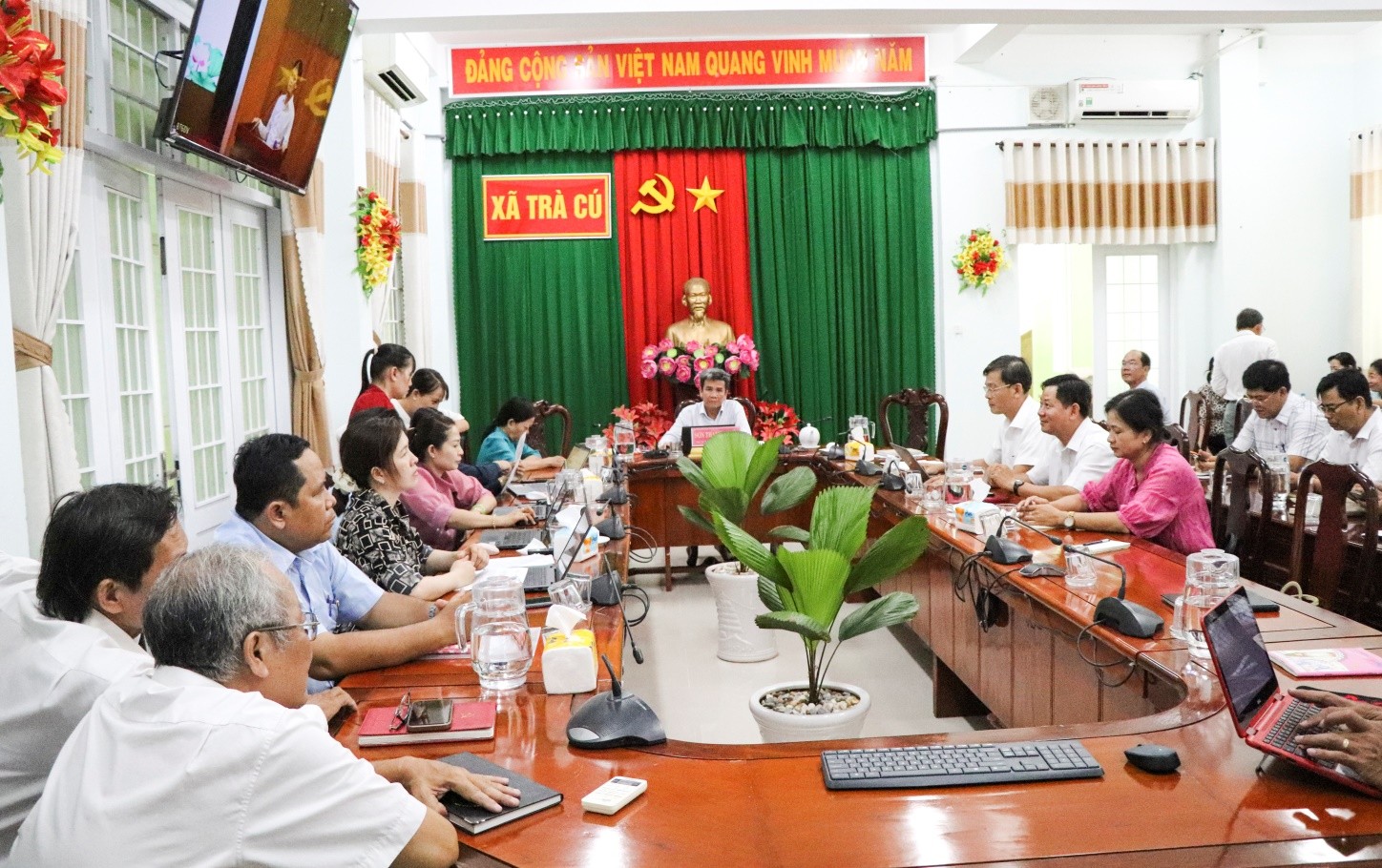 Trà Cú tổ chức điểm cầu tham dự Hội nghị trực tuyến Báo cáo viên Trung ương tháng 6 năm 2025