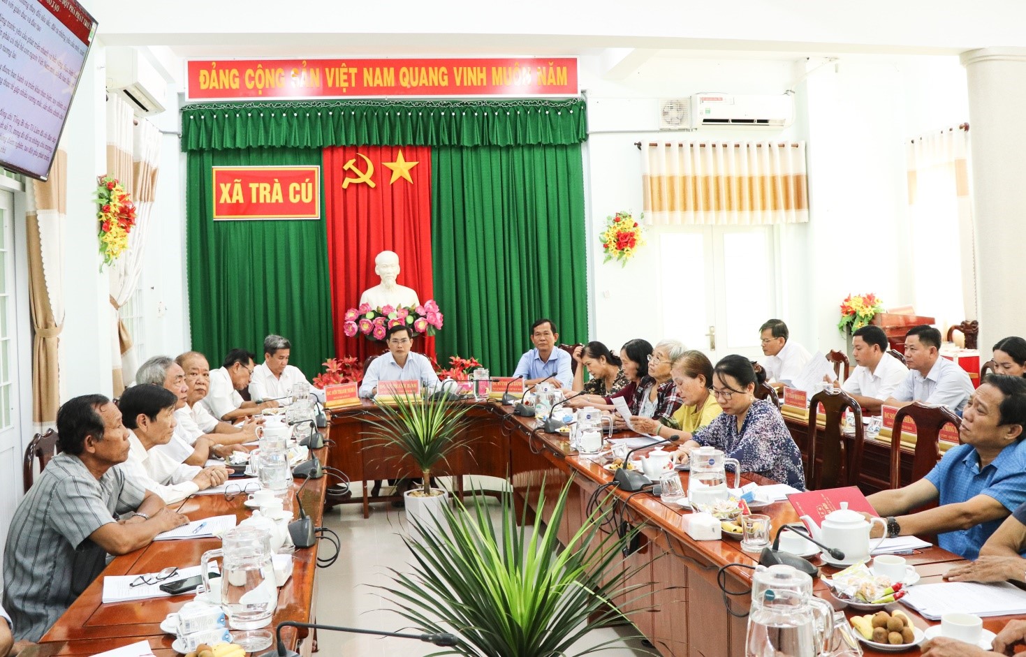 Xã Trà Cú học tập, quán triệt 04 Nghị quyết của Trung ương